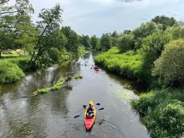 Zielony ogród i strefa relaksu na przystani Joniec